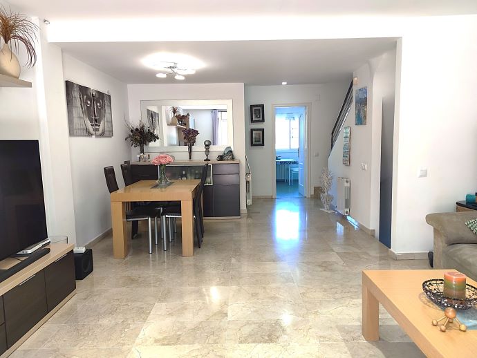 CASA EN VENTA ADOSADA UNIFAMILIAR MONTGAT TERRAZA GARAJE LLARSMONTGAT (13)