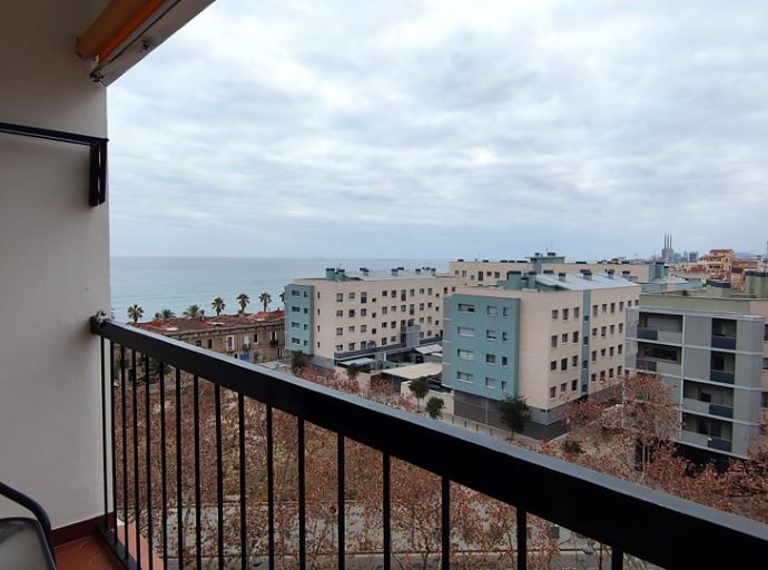 PISO ALQUILER BADALONA VISTAS A MAR ASCENSOR LLARS MONTGAT (5)